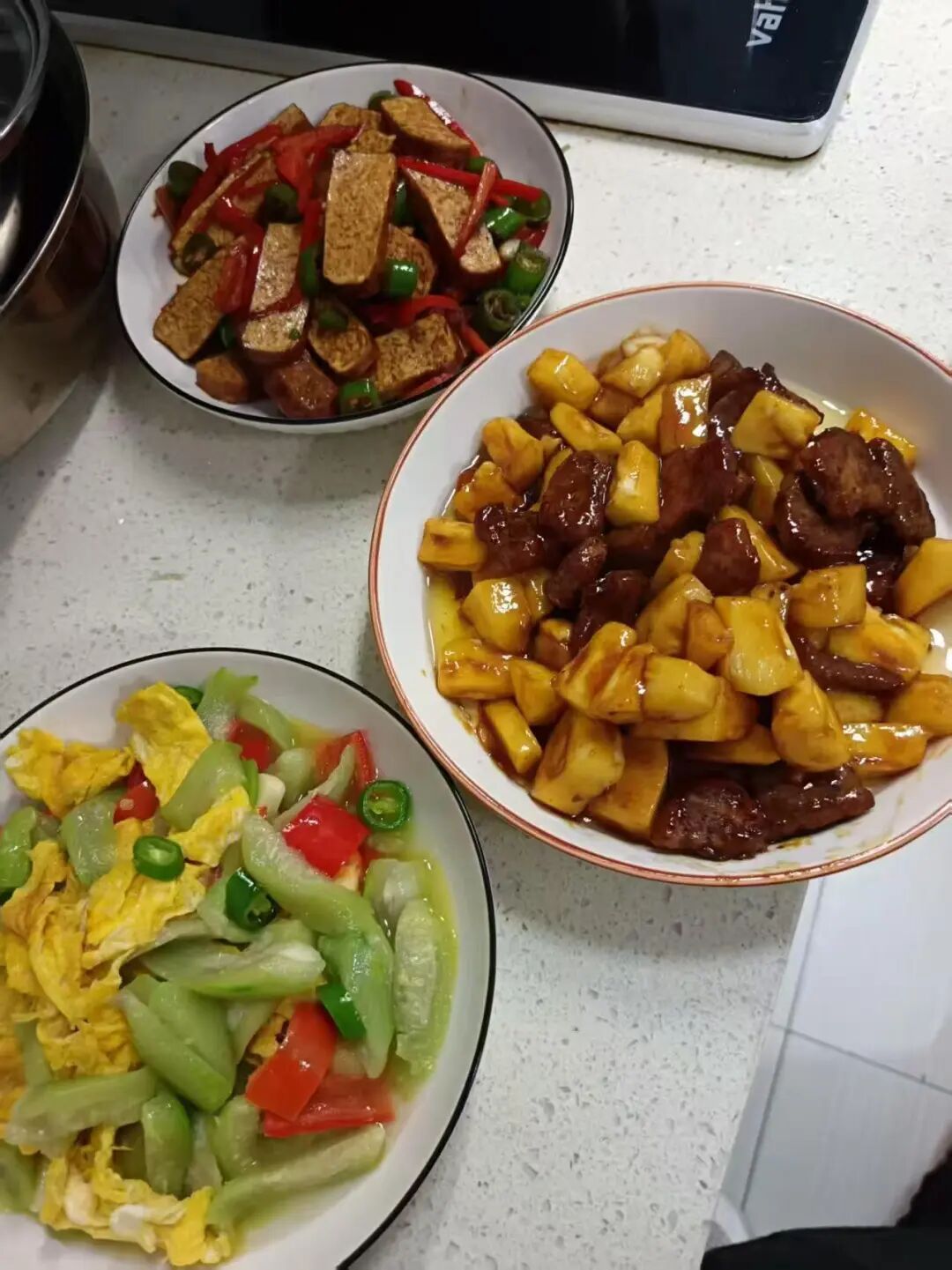 突然爆火！阜阳大姐最近忙疯，一天能赚600元！有人提前3天预约抢…