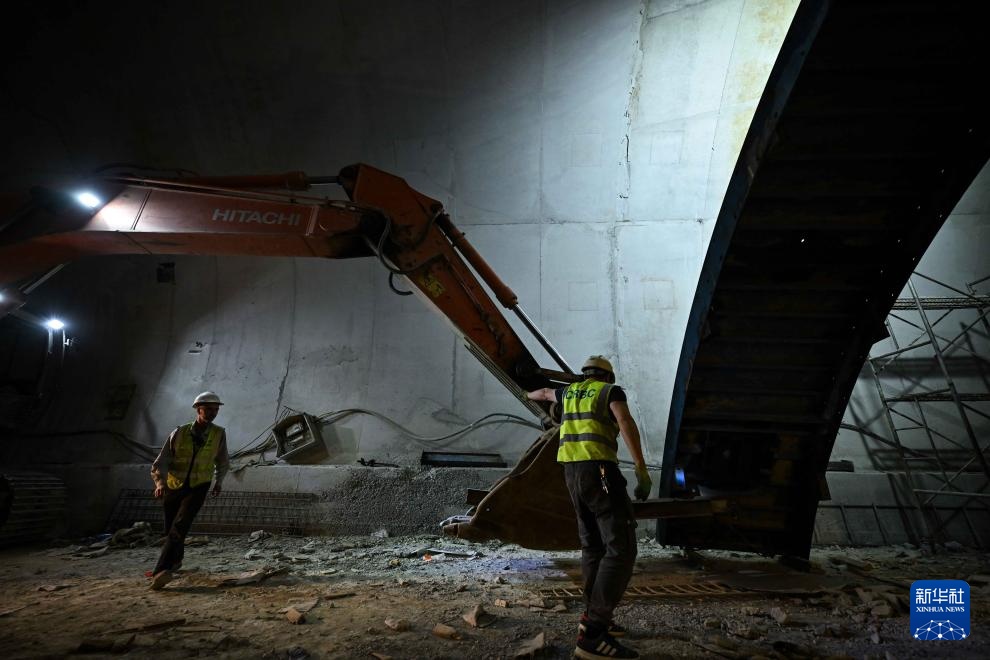 一带一路故事绘丨天堑变通途——帕米尔高原上的中塔公路巡礼