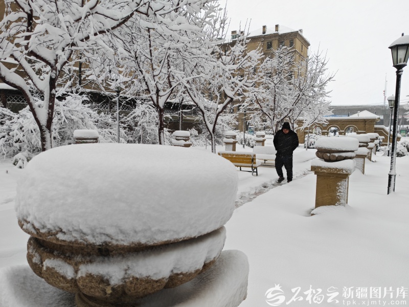 35.6毫米!大暴雪!乌鲁木齐降水量破纪录 35.6毫米!大暴雪!乌鲁木齐降水量破纪录