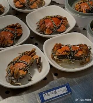 浙大食堂清蒸螃蟹价格引热议“小的8.8元,大的12.8元”,工作人员回应 浙大食堂清蒸螃蟹价格引热议“小的8.8元,大的12.8元”,工作人员回应