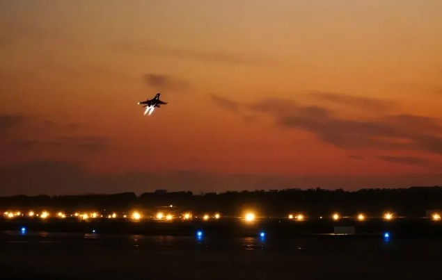 战机编队 昼夜鏖战 一组硬核训练大图来袭 战机编队 昼夜鏖战 一组硬核训练大图来袭