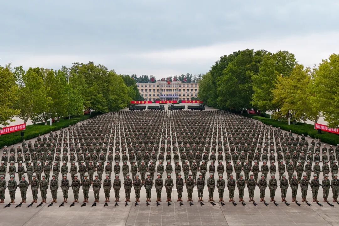 千余名新兵参加,太震撼了! 千余名新兵参加,太震撼了!