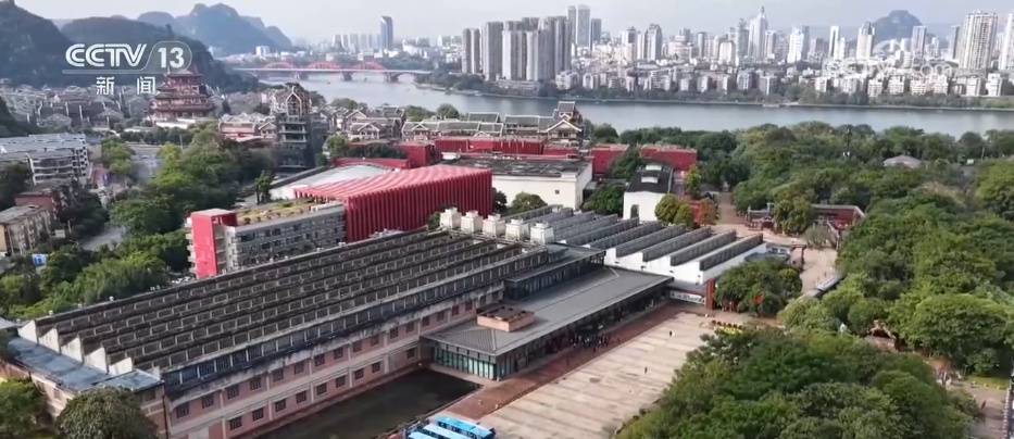 中外记者“沉浸式打卡”柳州产业园 探究广西小吃如何实现出海又“出圈”