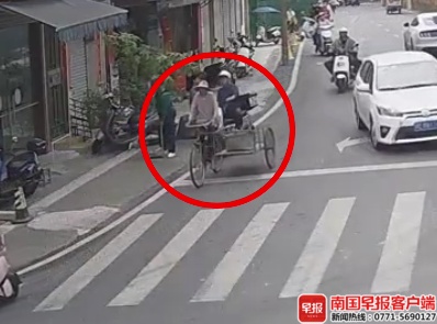 泪目！一七旬老人蹬6小时三轮车，辗转10余公里，只为说声“谢谢”