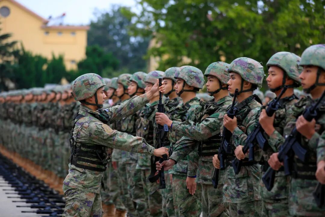 千余名新兵参加,太震撼了! 千余名新兵参加,太震撼了!