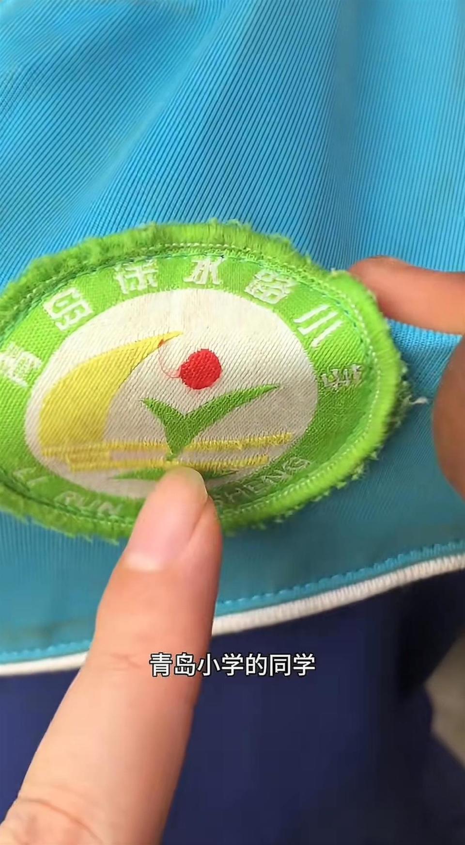 “刘思涵你的校服在非洲火了”!涉事博主否认摆拍:这里有很多二手中国衣服 “刘思涵你的校服在非洲火了”!涉事博主否认摆拍:这里有很多二手中国衣服