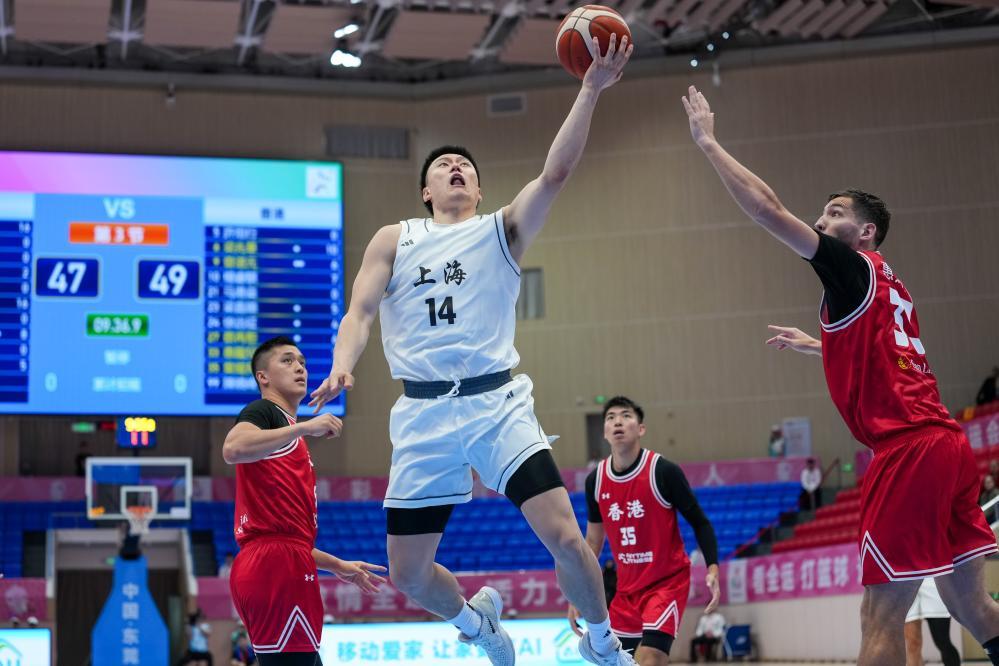 全运会男篮比赛:周琦和胡金秋“双塔”优势明显 争冠热门四川队大胜对手 全运会男篮比赛:周琦和胡金秋“双塔”优势明显 争冠热门四川队大胜对手