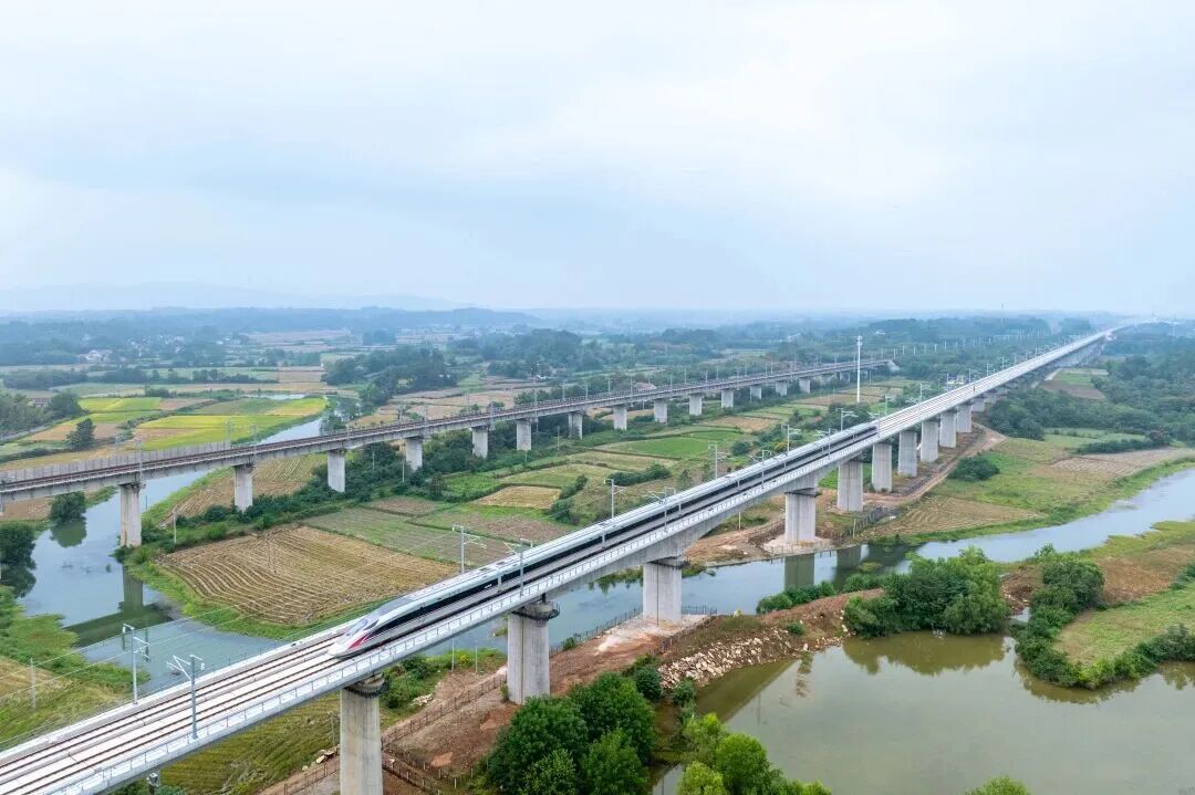 683公里环线高铁,绕一圈最快约3.5小时! 683公里环线高铁,绕一圈最快约3.5小时!
