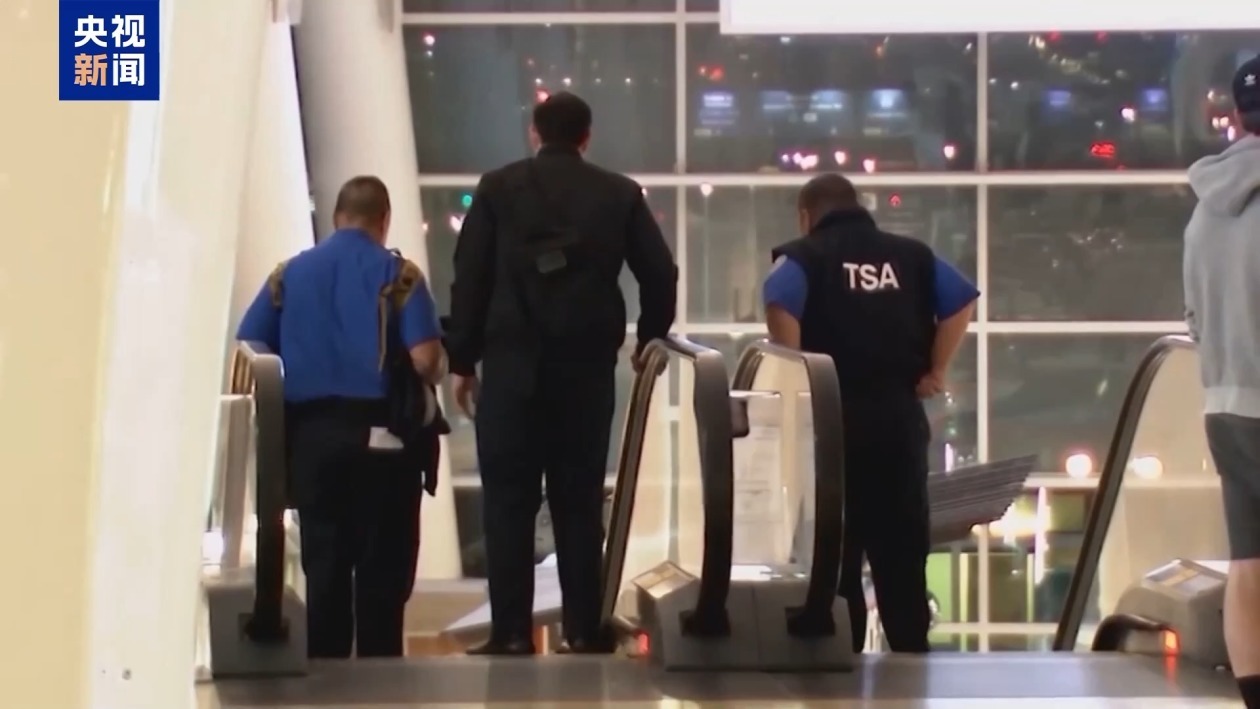 “停摆”持续：雇员停薪 美40座机场航班削减