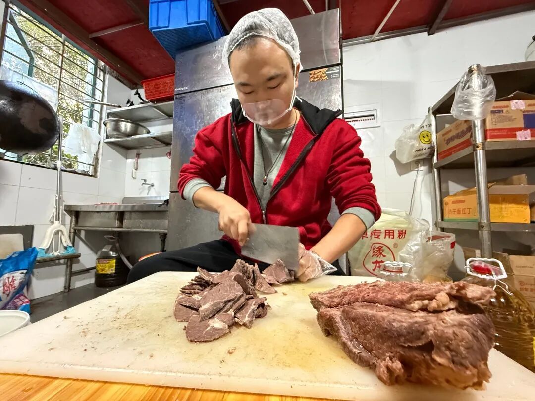 武汉一面馆爆火,有人跨省来吃面!“就是做了点微不足道的小事” 武汉一面馆爆火,有人跨省来吃面!“就是做了点微不足道的小事”