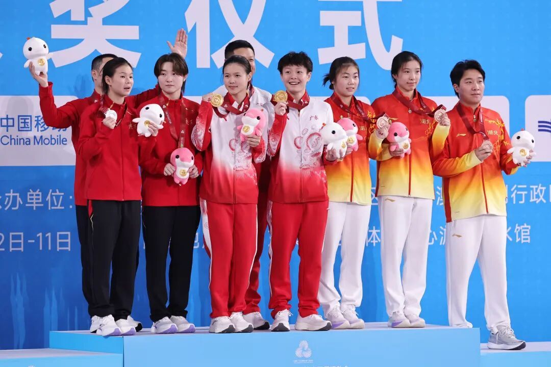 陈艺文/林珊,冠军!广东跳水队十五运会第5金到手,台下一幕太动人 陈艺文/林珊,冠军!广东跳水队十五运会第5金到手,台下一幕太动人