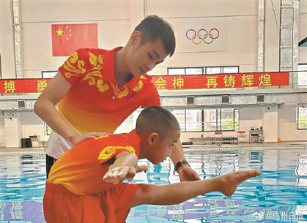 跳水奥运冠军张雁全:从10米跳台到三尺讲台,梦想接力新起点 跳水奥运冠军张雁全:从10米跳台到三尺讲台,梦想接力新起点