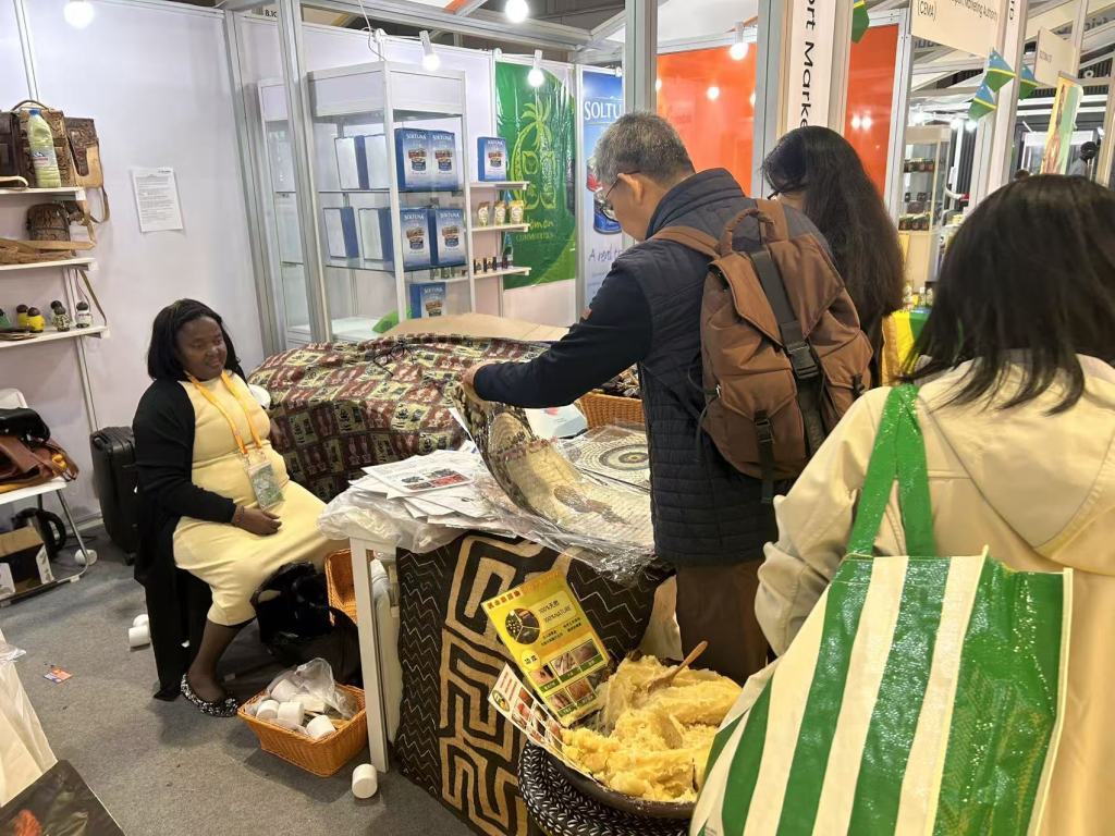 何为进博|从机器人到“空中专车”,科技成果向“新”见未来 何为进博|从机器人到“空中专车”,科技成果向“新”见未来