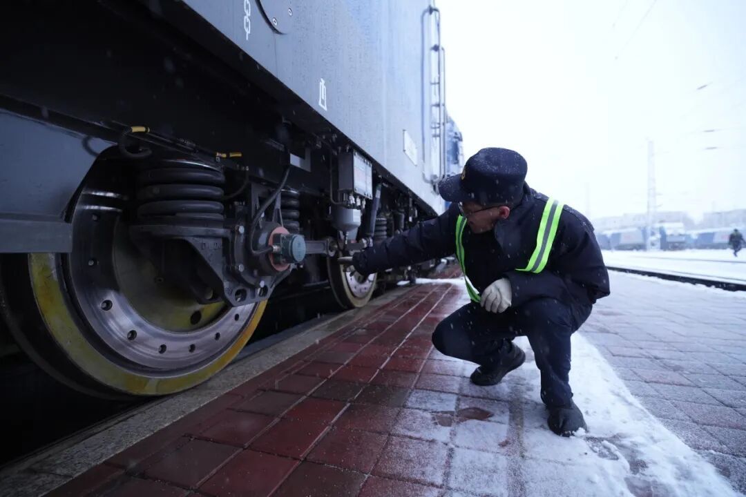 暴雪!铁路部门启动应急预案 暴雪!铁路部门启动应急预案
