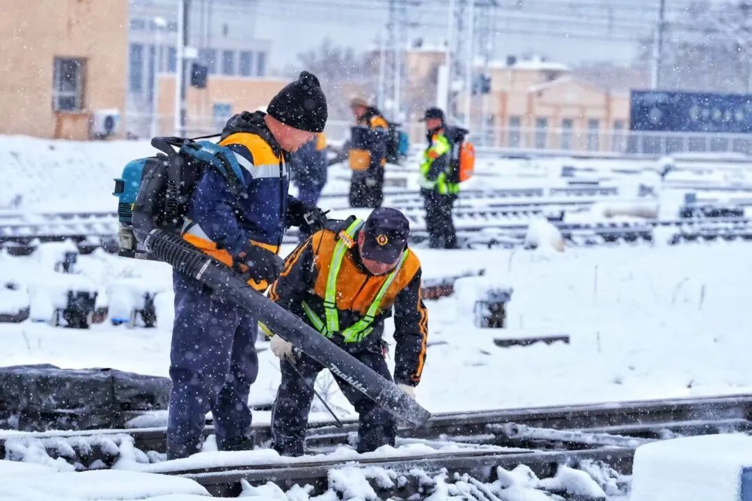 暴雪!铁路部门启动应急预案 暴雪!铁路部门启动应急预案