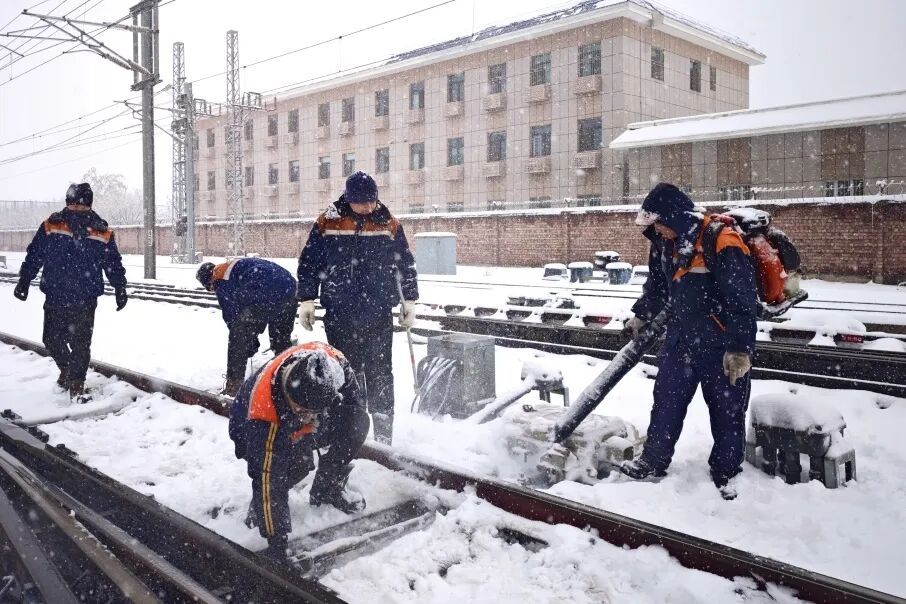 暴雪!铁路部门启动应急预案 暴雪!铁路部门启动应急预案