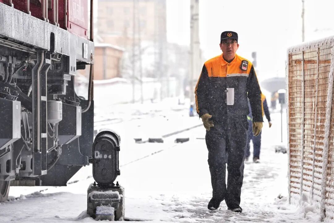 暴雪!铁路部门启动应急预案 暴雪!铁路部门启动应急预案