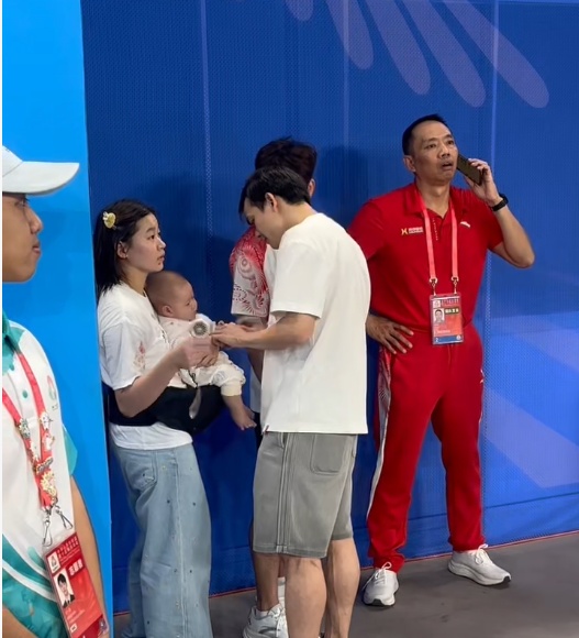 陈艺文/林珊,冠军!广东跳水队十五运会第5金到手,台下一幕太动人 陈艺文/林珊,冠军!广东跳水队十五运会第5金到手,台下一幕太动人