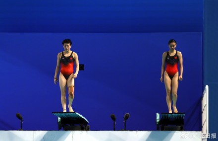 陈艺文/林珊女子双人3米板决赛，全红婵看台抱娃摇铃喝彩