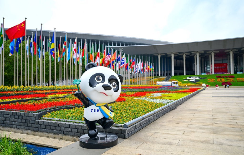 何为进博|从机器人到“空中专车”,科技成果向“新”见未来 何为进博|从机器人到“空中专车”,科技成果向“新”见未来