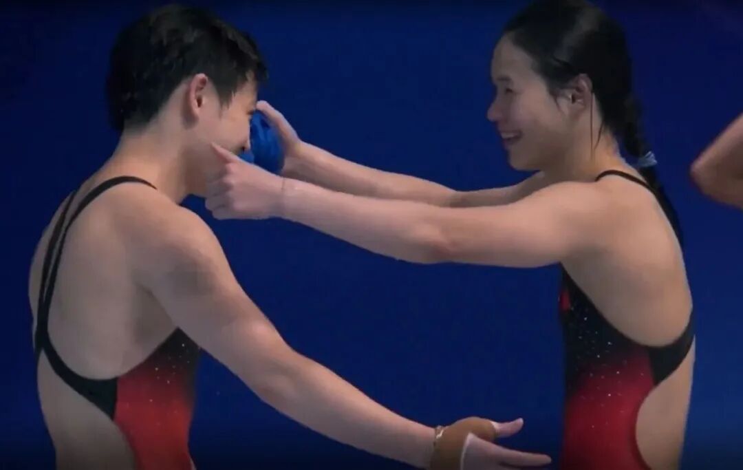 陈艺文/林珊,冠军!广东跳水队十五运会第5金到手,台下一幕太动人 陈艺文/林珊,冠军!广东跳水队十五运会第5金到手,台下一幕太动人