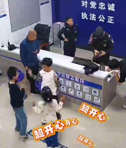 小朋友拾金不昧，失主的一个举动被力赞！随后，家长的举动更获高赞！