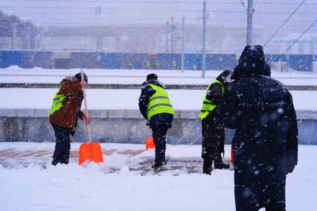 暴雪!铁路部门启动应急预案 暴雪!铁路部门启动应急预案