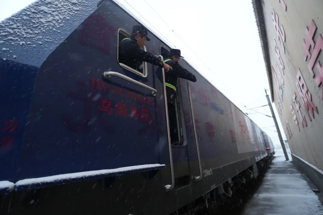 暴雪!铁路部门启动应急预案 暴雪!铁路部门启动应急预案