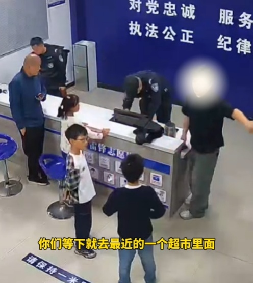 小朋友拾金不昧，失主的一个举动被力赞！随后，家长的举动更获高赞！