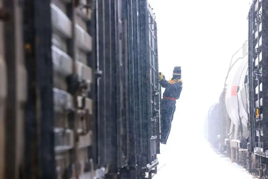 暴雪!铁路部门启动应急预案 暴雪!铁路部门启动应急预案
