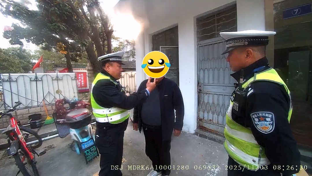 “我恨我父亲!”襄阳街边,男子怒吼!只因10岁时…… “我恨我父亲!”襄阳街边,男子怒吼!只因10岁时……