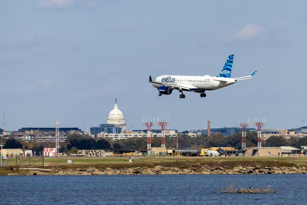 美国政府“停摆”乱象：机场削减运力、航司疲于应对、乘客叫苦不迭……
