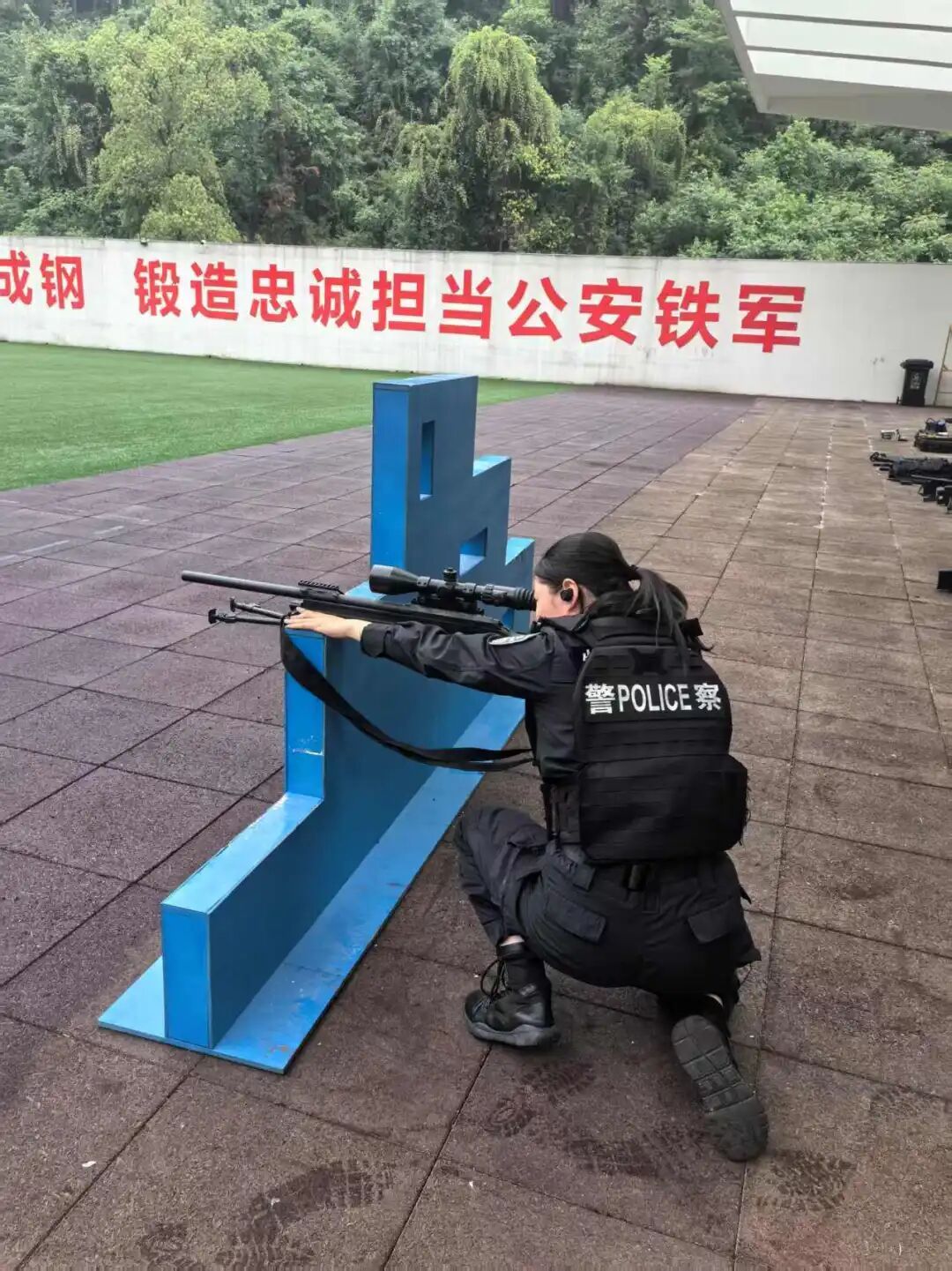 湖北特警狙击手比武第一名,是她! 湖北特警狙击手比武第一名,是她!