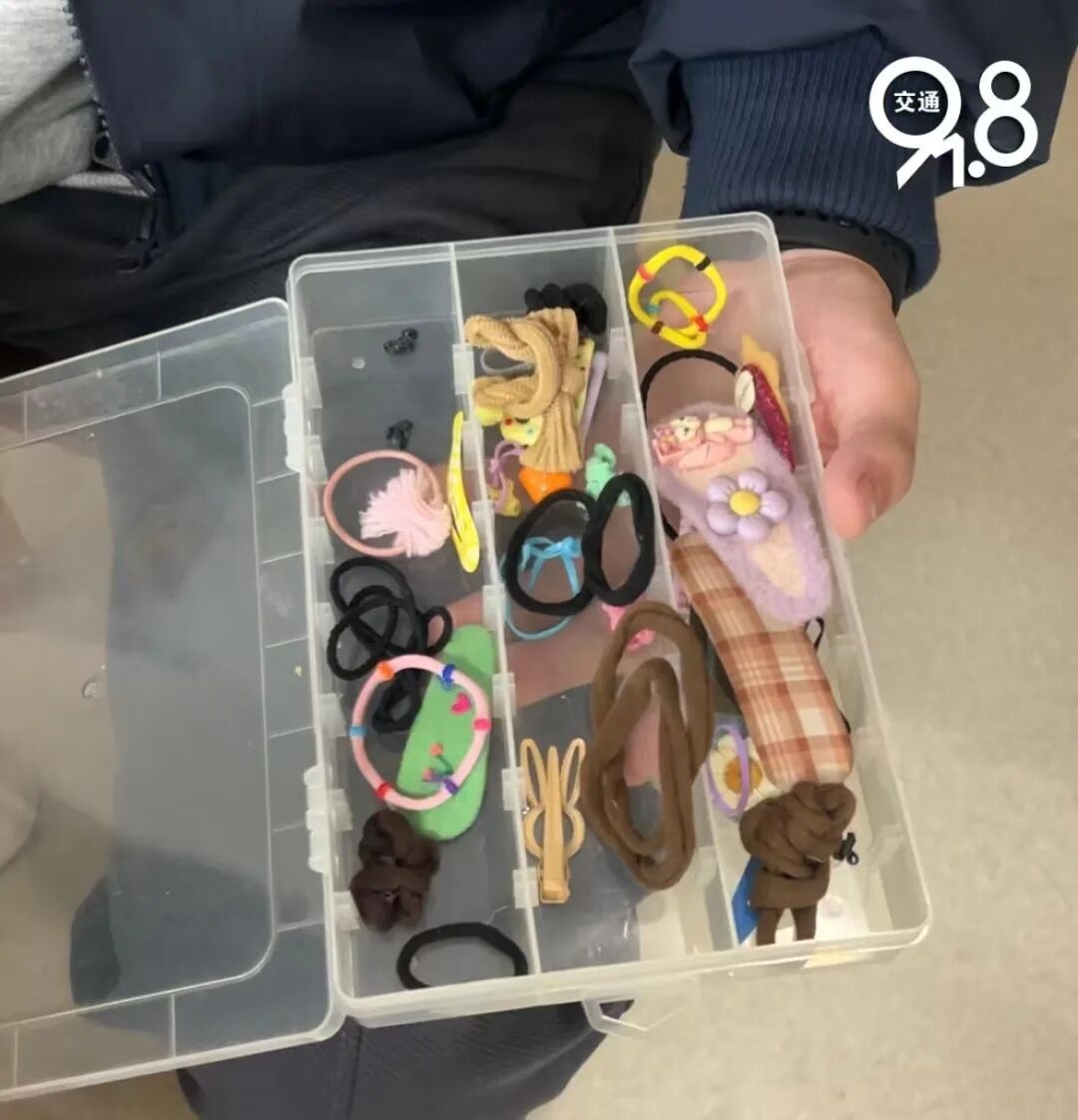 杭州一00后男幼师“火”了!班里小姑娘天天追着他变美……情绪价值拉满 杭州一00后男幼师“火”了!班里小姑娘天天追着他变美……情绪价值拉满