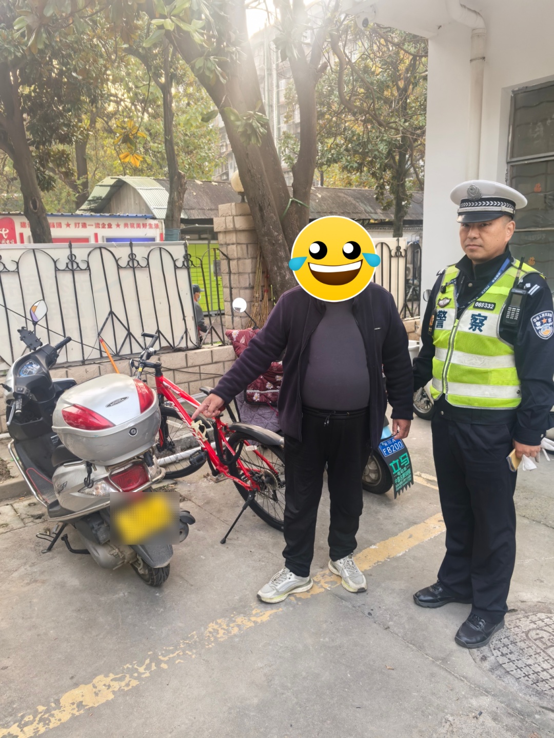 “我恨我父亲!”襄阳街边,男子怒吼!只因10岁时…… “我恨我父亲!”襄阳街边,男子怒吼!只因10岁时……