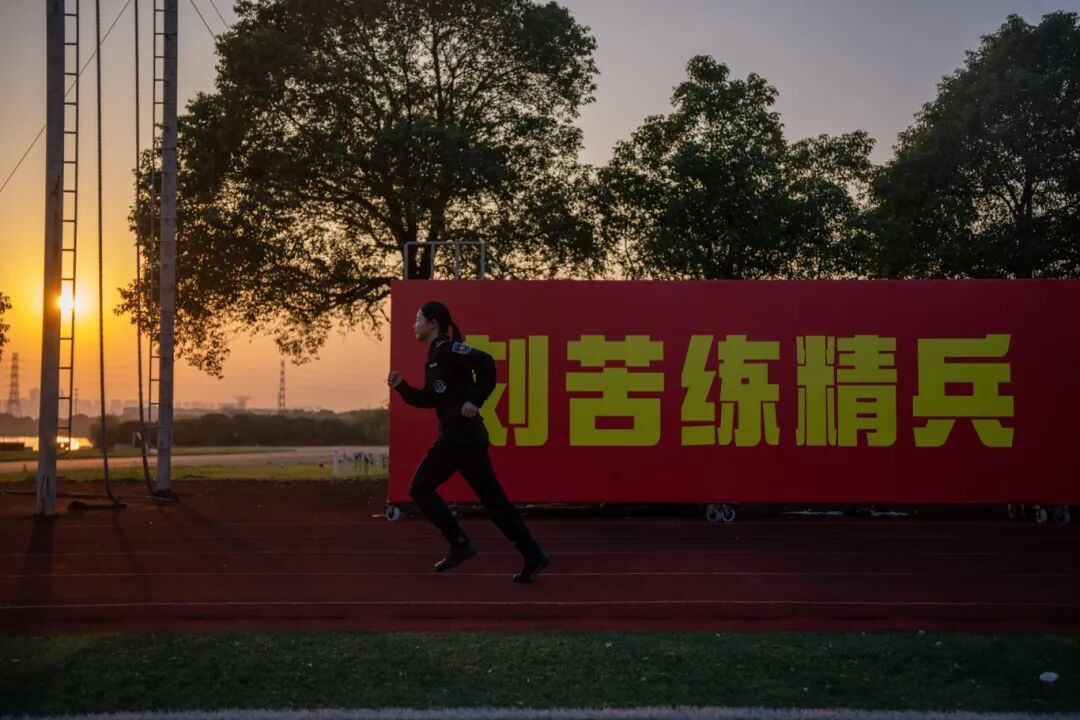 湖北特警狙击手比武第一名,是她! 湖北特警狙击手比武第一名,是她!