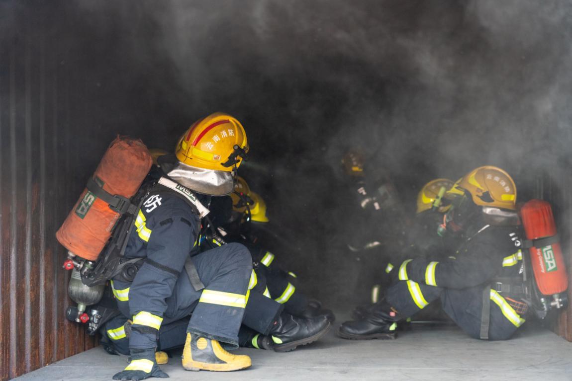 火灾被困如何逃生？记住这十六字诀→