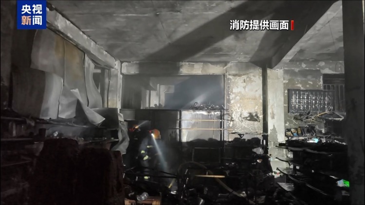 插线板超负荷有多危险？两分钟即着火