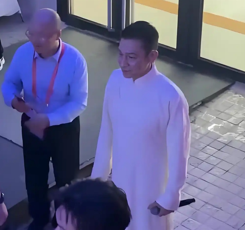 64岁刘德华,突然现身 64岁刘德华,突然现身