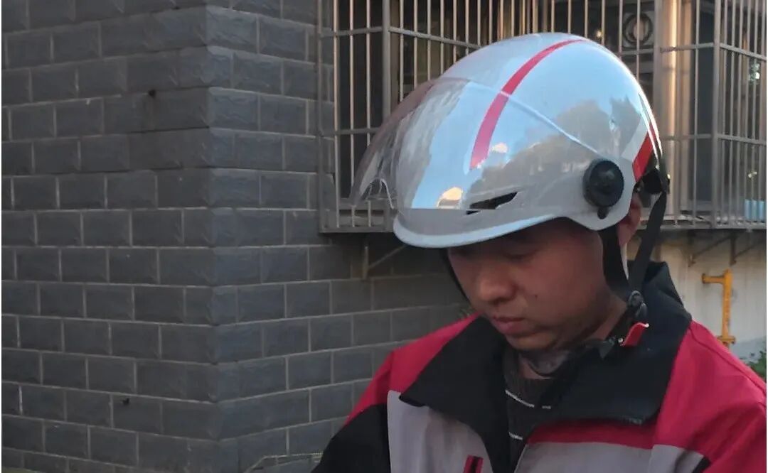 快递小哥武照正，奖励6000元