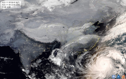 “凤凰”已加强为超强台风