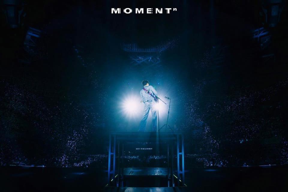 颜人中演唱会突发设备故障延迟约50分钟，现场清唱救场并承诺明年同场地免费追场