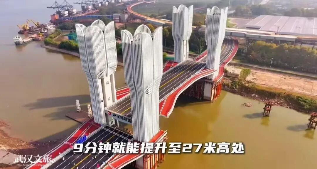 武汉一新建桥梁桥体酷似“迪迦变身器”走红
