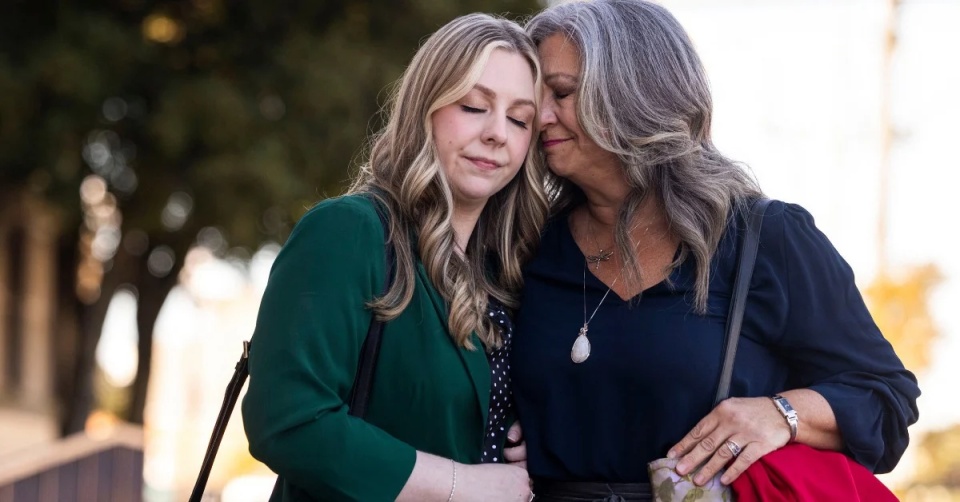 美国一教师遭6岁学生枪伤，导致左手残疾，获赔7100万元