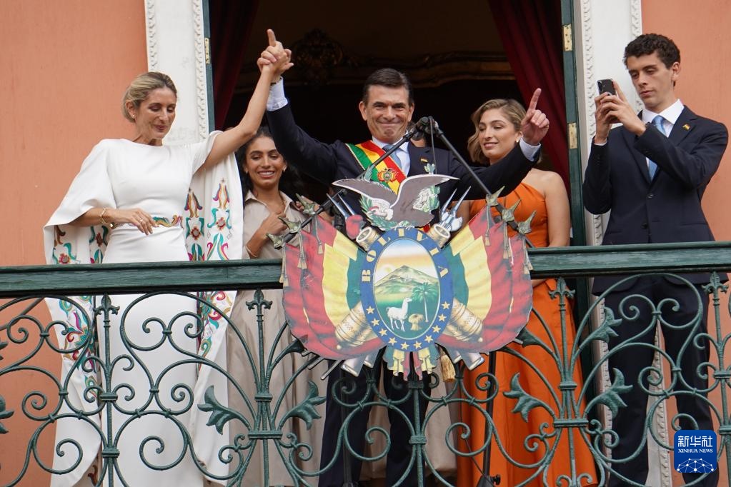 帕斯宣誓就任玻利维亚总统