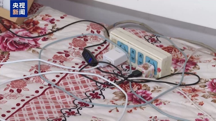 插线板超负荷有多危险？两分钟即着火