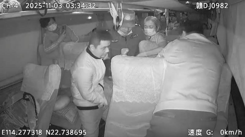 江西永新:深夜疾驰 司乘协力救助突发疾病旅客 江西永新:深夜疾驰 司乘协力救助突发疾病旅客