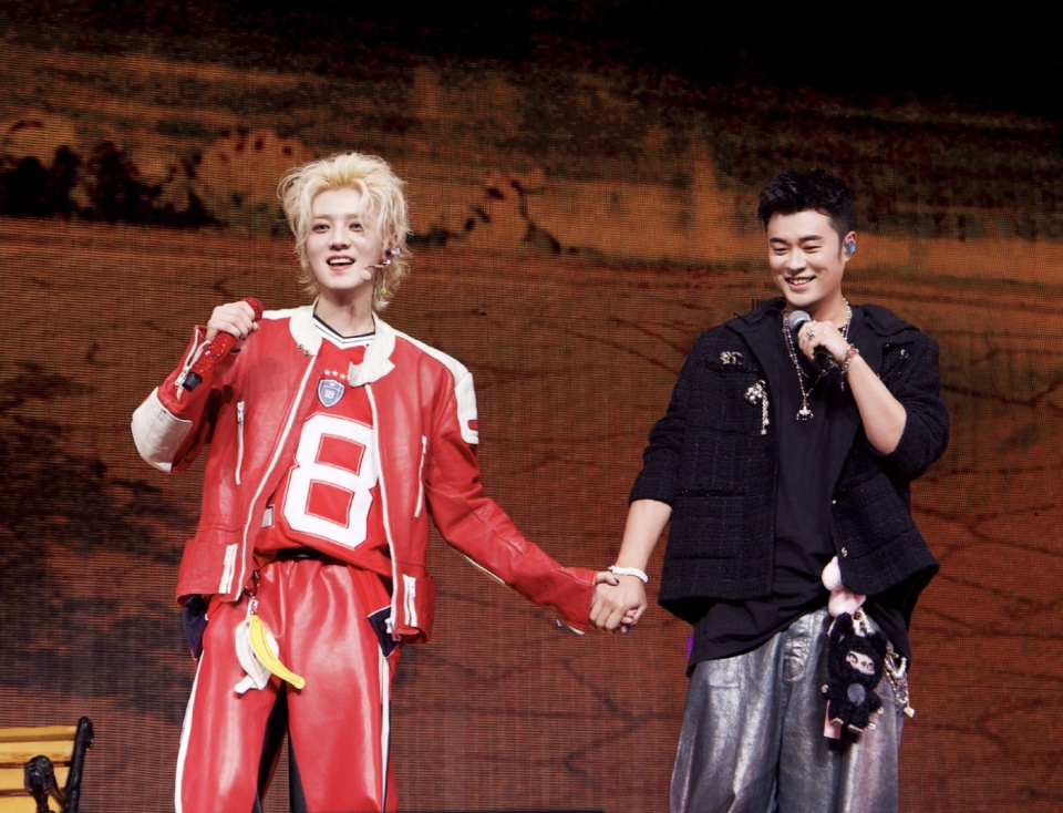 鹿晗凌晨发文为陈赫庆生，调侃要不少吃点小龙虾吧，陈赫火速回应