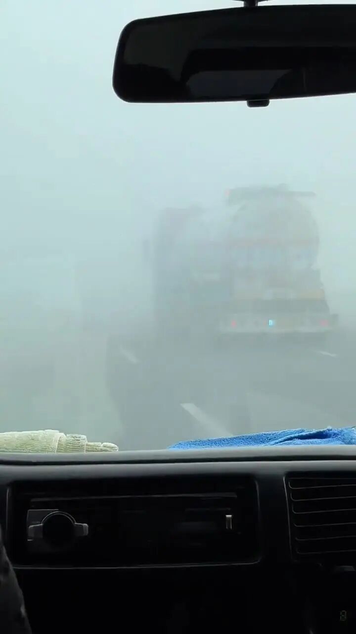 沈阳多地出现强浓雾，能见度不足200米，市民：一觉醒来到了“天宫”