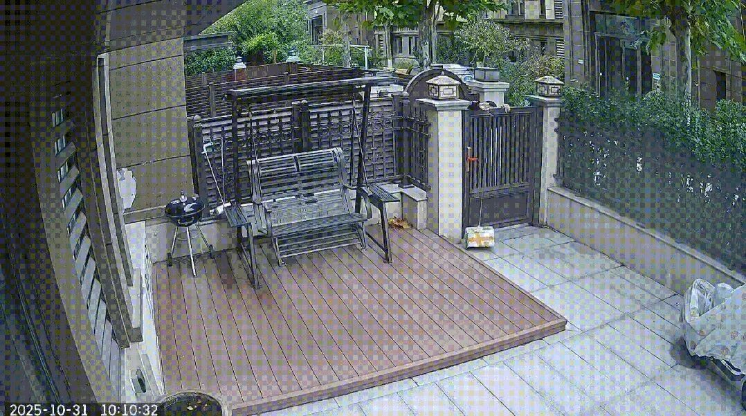 快递包裹长了“尾巴”？网友：太暖了！